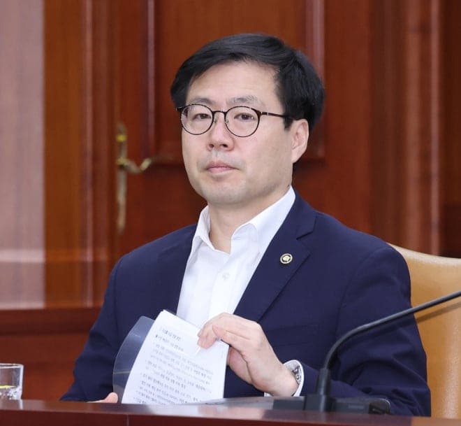 여한구 통상교섭본부장 기습 경질…야권 '국익 내팽개친 인사 참사'