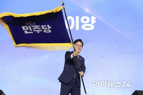 실용 노선 내건 김민석 민주당 대표 취임, 여야 협치 물꼬 틀까