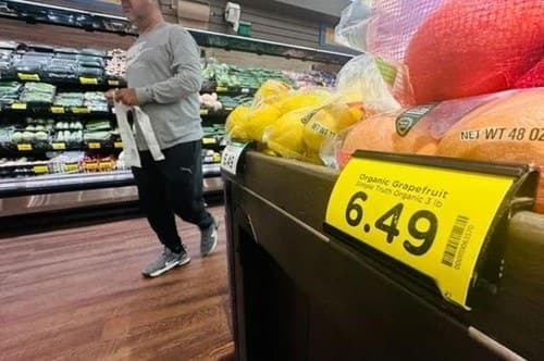 미국 유권자 과반 "트럼프 재집권 후 살림 악화"…중간선거 민주당 우세