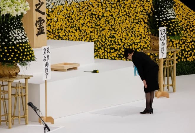 다카이치 일본 총리, ‘반성’ 지우고 야스쿠니 ‘원격 참배’ 강행