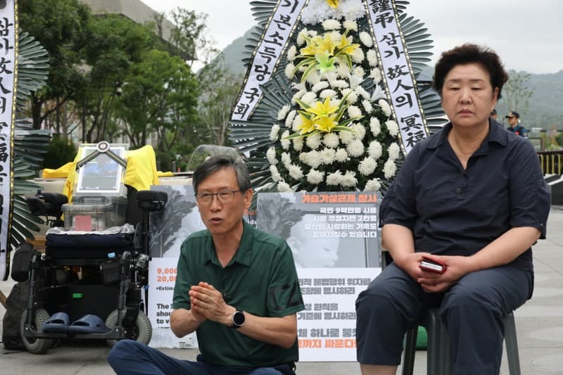 가습기살균제 피해자들, 故 서영철 대표 추모하며 광화문서 진상규명 촉구