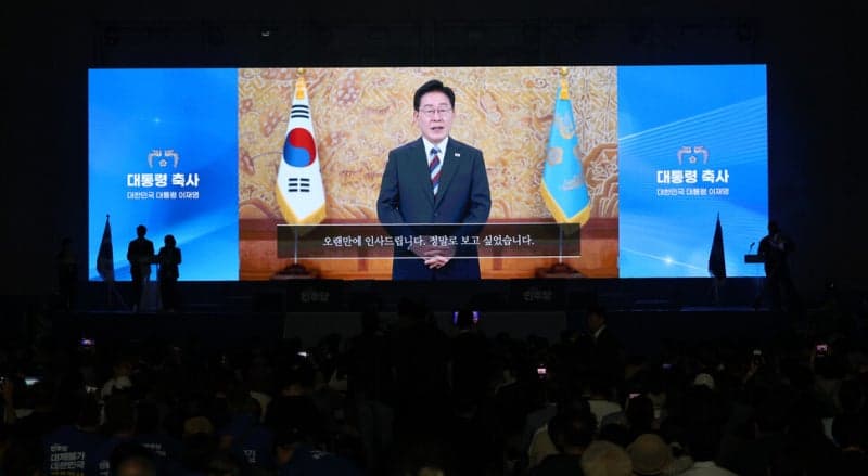 이재명 대통령, 민주당 새 지도부 초청 만찬…당 통합·국정협력 강화