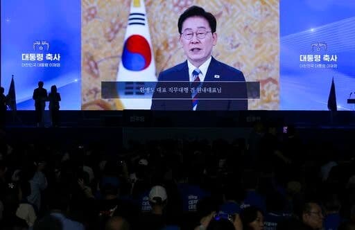 이재명 대통령 "민주당은 하나일 때 가장 강해…새 지도부 중심으로 똘똘 뭉쳐야"