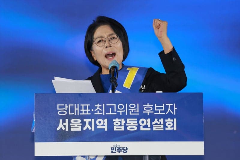 최민희 “저 광우병 안 걸렸다” 연설회장서 밀쳐져 넘어진 사연