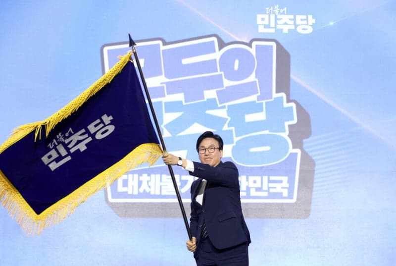 더불어민주당 새 대표에 김민석…'당정일치' 내세운 지도부 출범