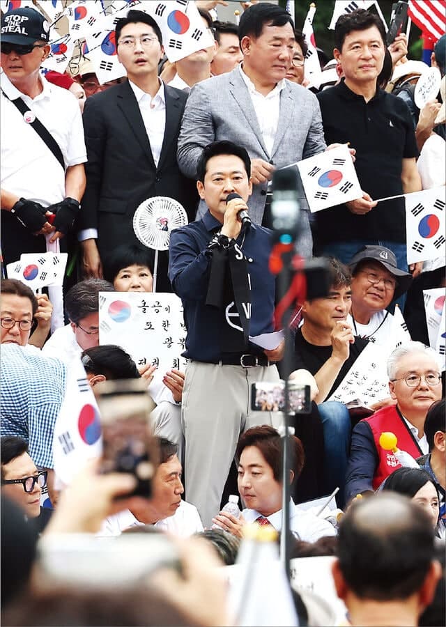 이재명 대통령 '임기 단축' 개헌론 제안에 정치권 파장… 與 "연임 불출마 선언부터"