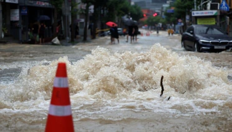 "펜션 무너져야 천재지변인가"…900mm 물폭탄 거제, 숙박 환불 갈등