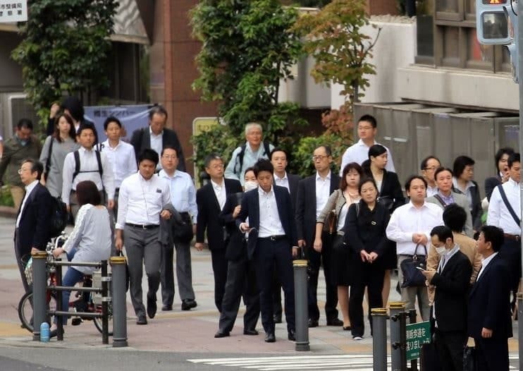 대졸 취업률 98%에 공무원 외면하는 일본, 61세까지 채용 문턱 낮춘다