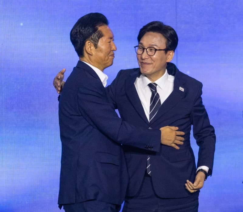 정청래 “나는 졌지만 지지자들은 이겼다”…민주당 전대 후폭풍 지속