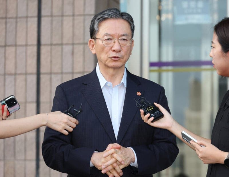 정성호 법무장관 사의 표명, 靑 '후임까지 직무 유지' 당부