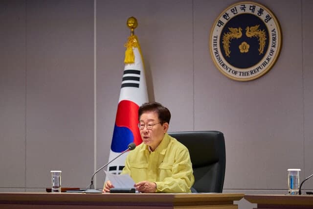 이재명 대통령 “특정 지역 비하·피해자 조롱, 실질적 제재 마련하라”
