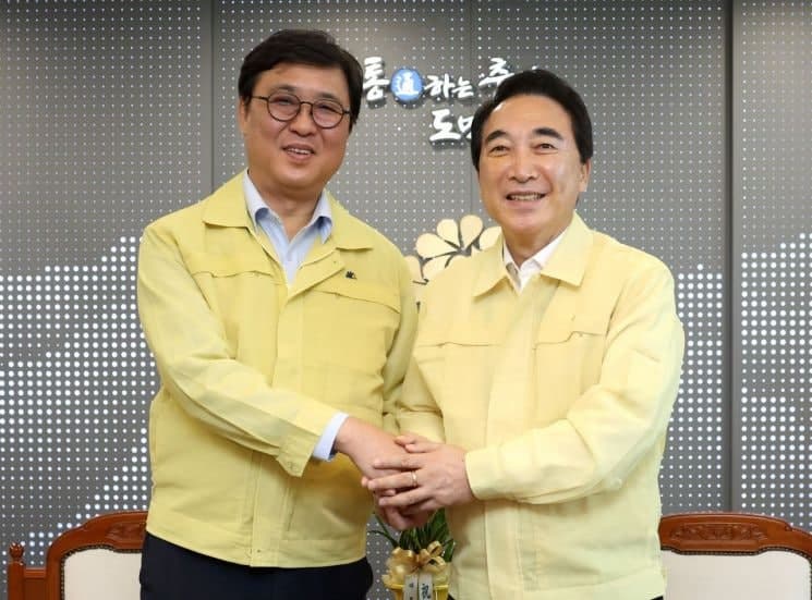최휘영 문체부 장관, 박수현 충남지사 만나 관광·문화 협력 논의