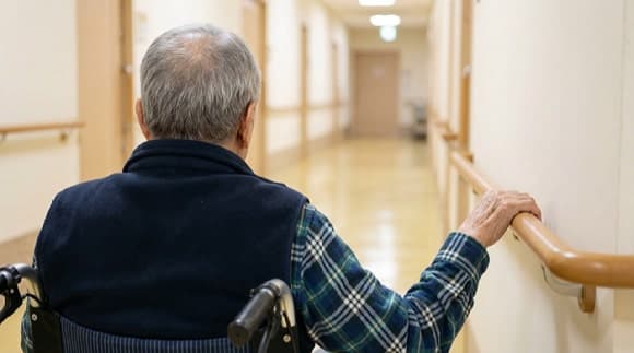초고령사회 일본의 그늘, 75세 이상 노인이 노인을 돌보는 '초노노케어' 급증