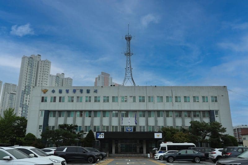 수원 야산 비탈길서 미끄러진 1t 트럭 막으려던 60대 차주 사망