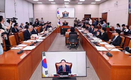 민주당 김준환 의원, 탈북민 출신 박충권 의원에 “김일성 만세” 발언 논란