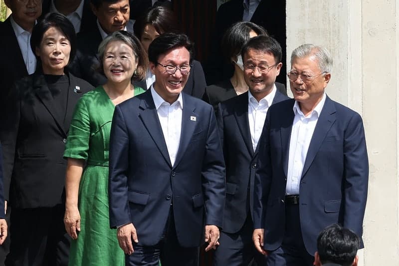문재인 전 대통령, 김민석 민주당 대표 만나 전대 후유증 치유와 당 통합 노력 당부