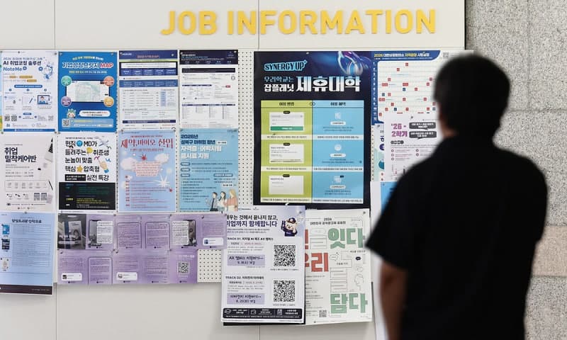 하반기 제조업 일자리 양극화…반도체·조선만 웃고 섬유는 운다