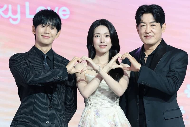 하영 증조부 친일 논란 속 '이런 엿같은 사랑' 넷플릭스 비영어쇼 1위 등극
