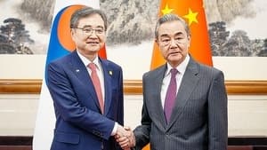 왕이 방한, 종전 논의 첫발…핵잠 사업 가속화