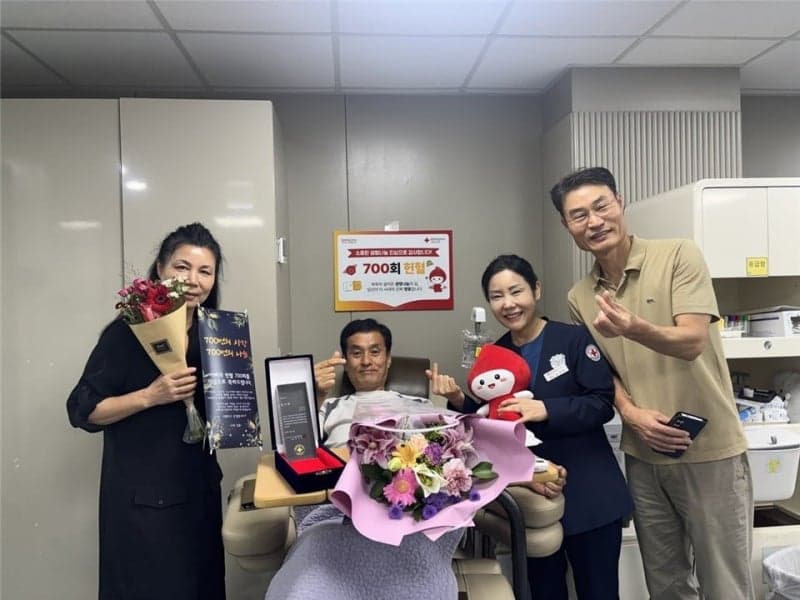 65세 홍준호 씨, 45년간 700회 헌혈 달성… "건강할 때 할 수 있는 사랑"