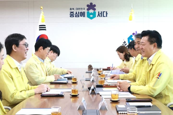 신용한 충북지사, 문체부 장관에 돔구장 건립 등 7개 현안 지원 건의