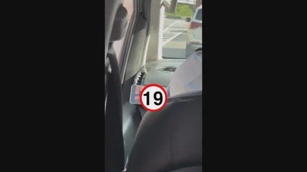 승객 태우고 30분간 음란물 시청한 택시기사…현행법상 처벌은 어렵다