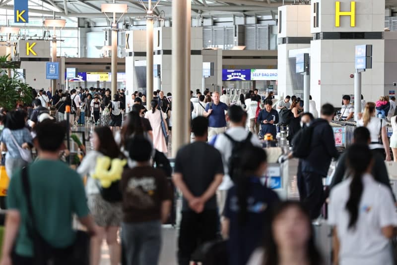 해외여행 필수템 된 e심, 통신사 '효자' 로밍 서비스 흔든다