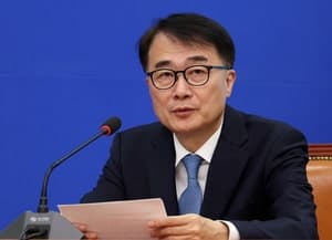 더불어민주당 김준환 의원, 탈북민 출신 박충권 의원에 “김일성 만세 부르던 사람” 막말 논란