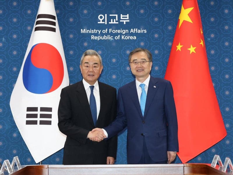왕이 중국 외교부장의 '한국·북한 두 나라' 발언에 북한 '적대적 두 국가론' 수용 우려 확산