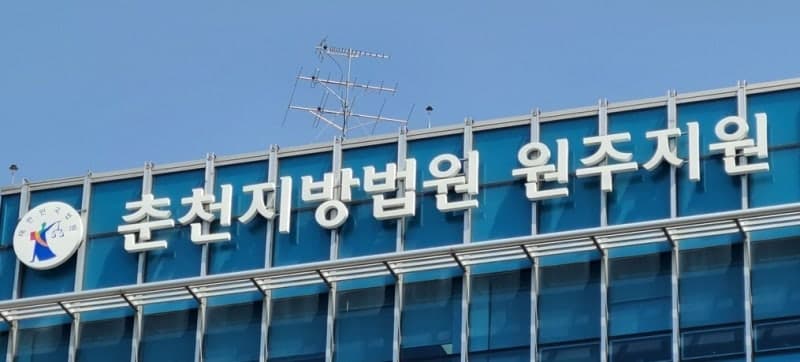 무시해서 세 모녀 살해하려 한 10대, 1심서 징역 장기 10년 선고