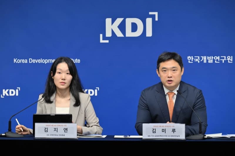 반도체 호황에 KDI 경제성장률 3.2%로 상향…고용은 오히려 뒷걸음질