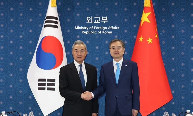 이재명 대통령, 왕이 외교부장 접견…“한중 관계 전면 복원 및 한반도 평화 공조”