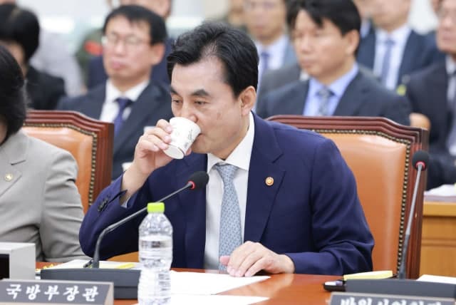 트럼프 "北 핵 57개 보유" 언급… 연내 김정은과 정상회담 추진