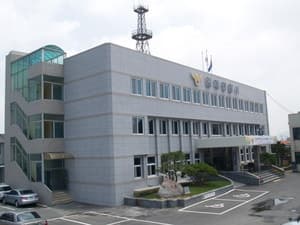 외출을 말리는 가족에게 흉기 휘둘러 아들 살해한 80대 구속 송치