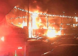 인천 옥련동 중고차수출단지 화재…차량 58대 잿더미