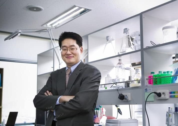 '성장성 특례상장 1호' 셀리버리 조대웅 전 대표, 허위 공시 혐의로 징역 15년 선고