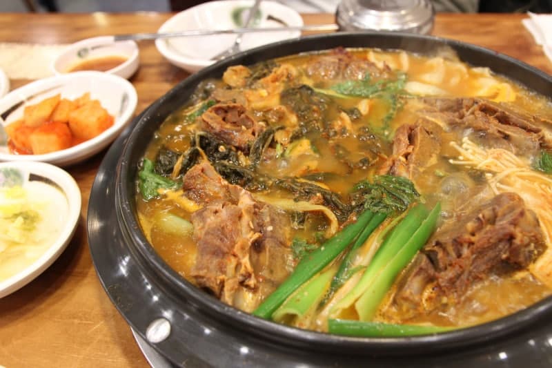 10년 단골 해장국집의 배신…포장 음식서 냅킨·고무줄 뭉치 발견