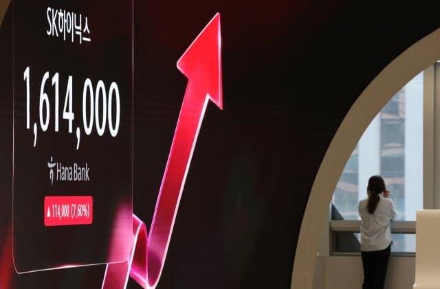 SK하이닉스 40조원 자사주 소각 결정에 삼성전자와 동반 급등