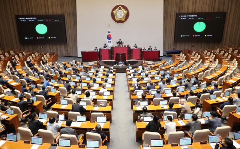 대통령 4년 연임·중임제 개헌 반대 50.9%…현직 재출마는 반대 압도적