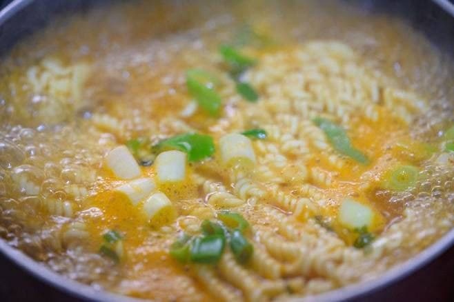 고기 함유 라면 중국 수출길 열린다…식품 수출 절차 대폭 간소화