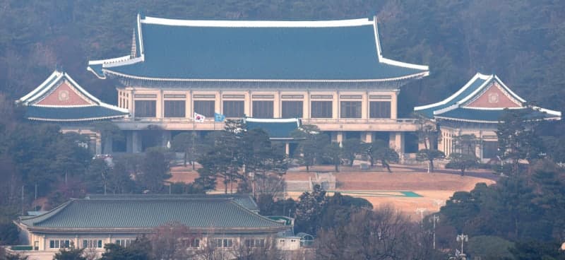 청와대, 北 단거리 탄도미사일 10여 발 발사에 긴급 안보상황 점검회의 개최