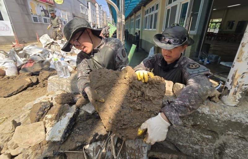 국방부, 경남 폭우 피해 지역에 장병 1160여 명 투입해 복구 총력