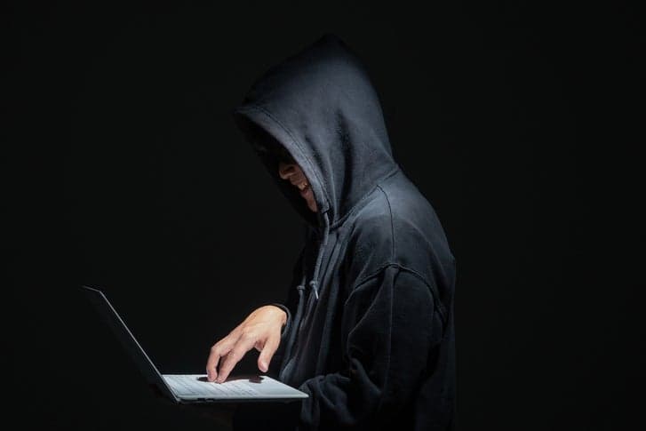 美, AI 활용한 해커들의 핵심 인프라 공격 경고…수돗물·발전소 비상