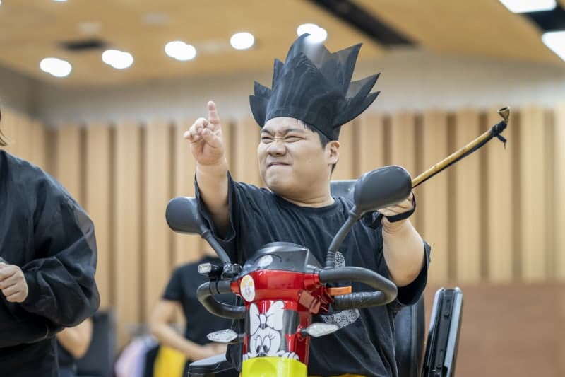 진짜와 가짜의 경계를 허무는 배리어프리 음악극 '옹옹옹'