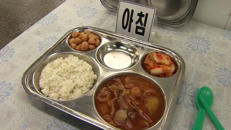 광복절 교도소 특식으로 피자·치킨 등장…수용자 처우 논란 확산