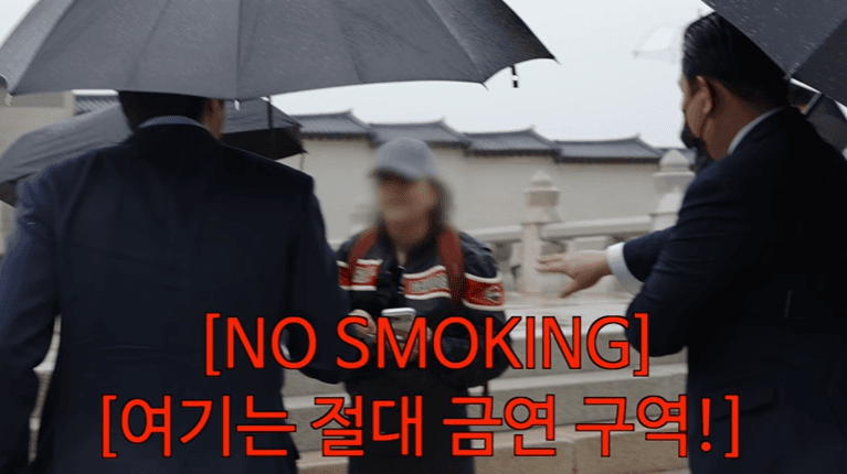 “담뱃불 끄세요”…최시원, 경복궁서 흡연하던 외국인 직접 제지