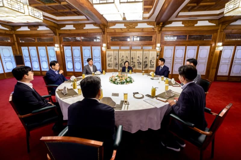한성숙 총리, 규제합리화위에 "현장의 눈으로 중기·벤처 성장 막는 규제 개선해달라"