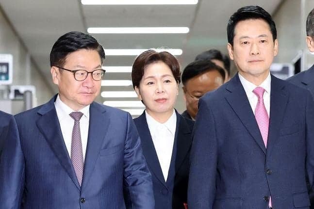 국민의힘, 전국 당협위원장 전원 재선출 추진에 의원들 반발로 제동