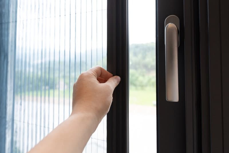 빌라 1층서 창문 열고 음란물 시청…항의하자 '내 집인데 뭐가 문제?'