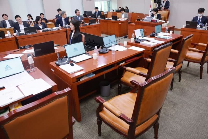 여야, 지도부 내홍·대법원장 대치로 정국 혼란